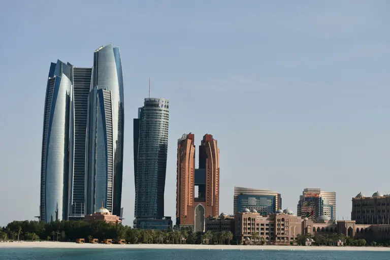 Taking pets to Abu Dhabi | PetAir UK